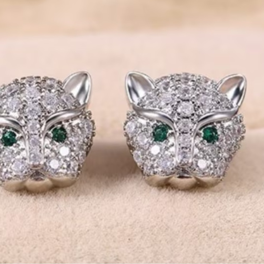 Tiger earring like new condition - Picture 3 of 3